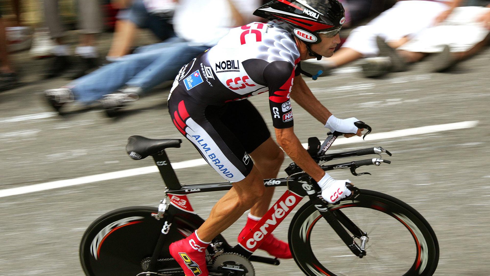 单板滑雪大跳台世界杯：谷爱凌跨项夺冠 “玩票”同样站上最高领奖台